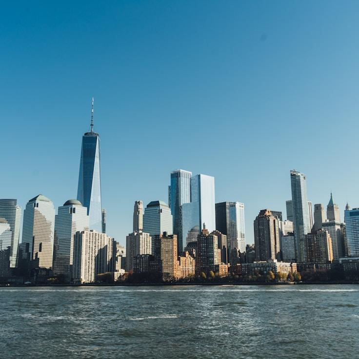 Emily Carter - Expat family life guide in United Kingdom